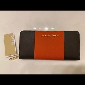 NWT Michael Kors Jet Set Saffiano wallet